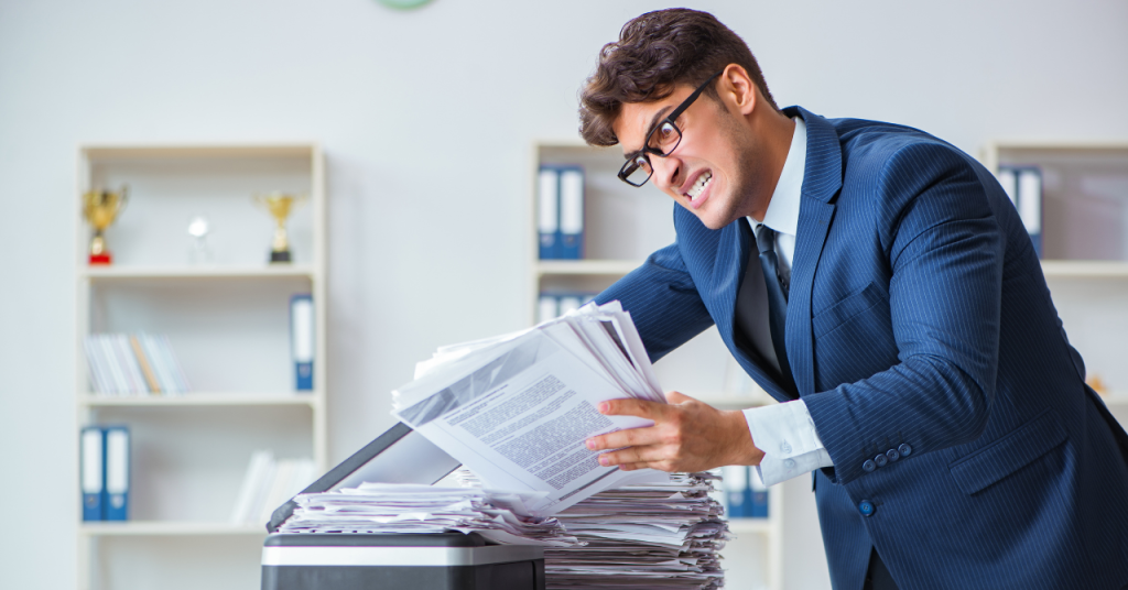 参考書を丸写しする人を表すイメージ画像