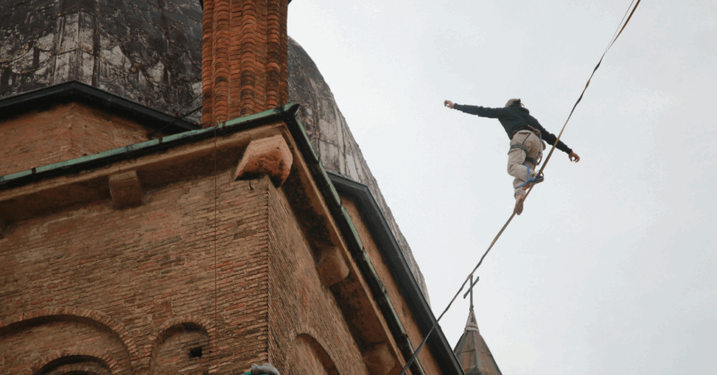 足切りラインを乗り越えるイメージ画像